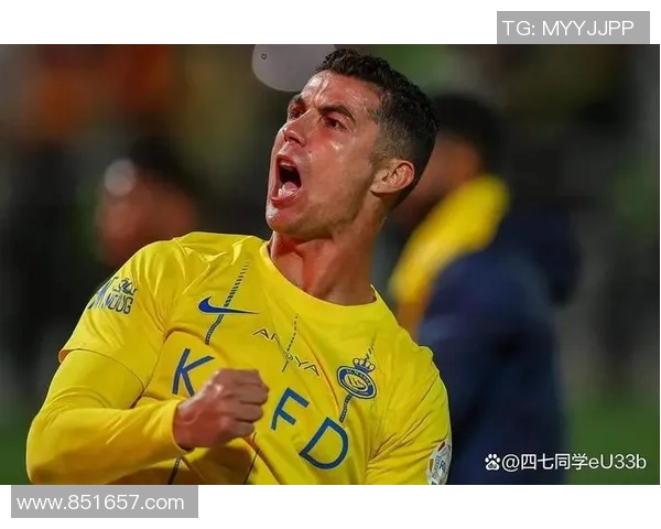 足球明星精彩表现戴帽子助球队夺胜引发球迷热议